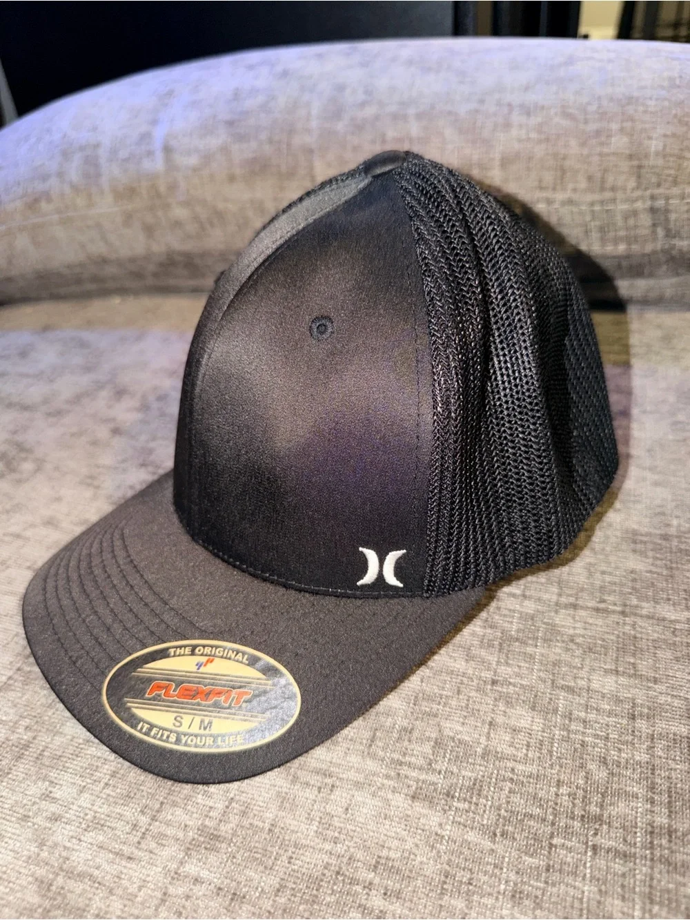 Hurley Flexfit Trucker Hat Black S/M Stretch Mesh Baseball Cap Surf Skate